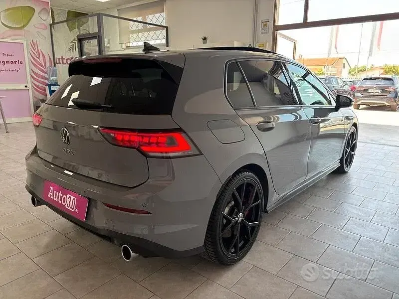 Usata VW Golf VIII GTI 265 CV (194 kW) 2025 Grigio Berlina