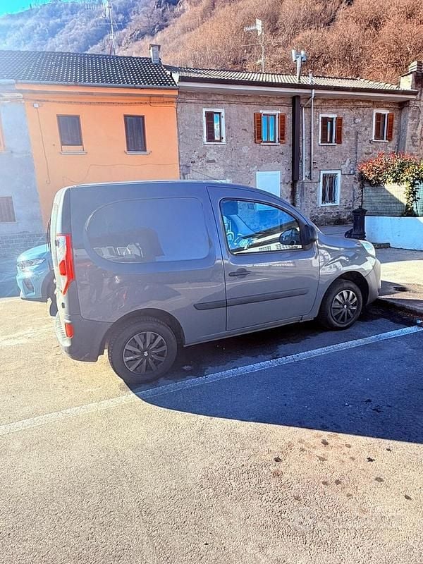 Usata Renault Kangoo 70 CV (51 kW) 2018 Grigio Monovolume