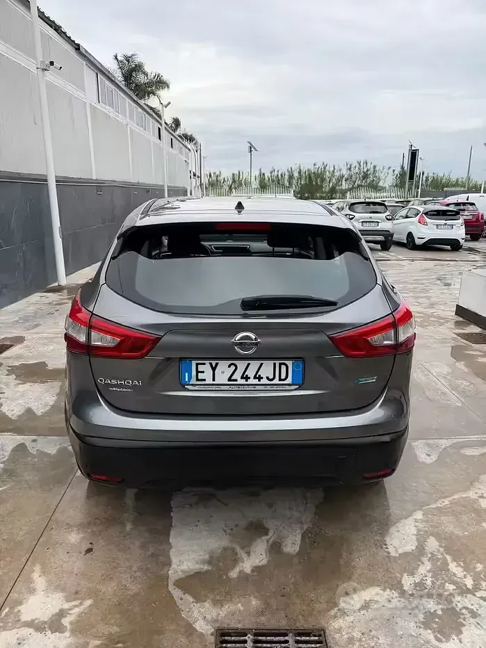 Usata Nissan Qashqai Tekna 110 CV (80 kW) 2015 Grigio SUV