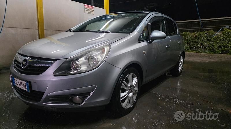 Usata Opel Corsa Edition 75 CV (55 kW) 2010 Grigio Berlina