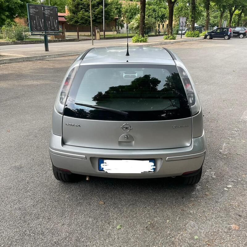 Usata Opel Corsa 80 CV (58 kW) 2006 Grigio Utilitaria