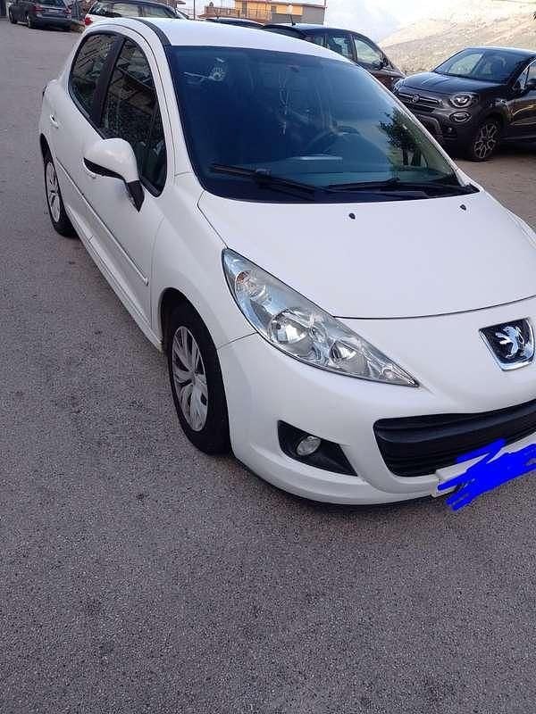 Usata Peugeot 207 Access 68 CV (50 kW) 2011 Berlina