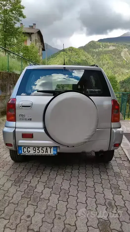 Usata Toyota RAV4 116 CV (85 kW) 2003 Grigio SUV