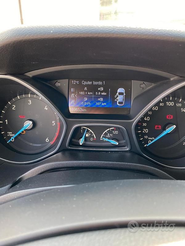 Usata Ford Focus 120 CV (88 kW) 2016 Grigio Station wagon