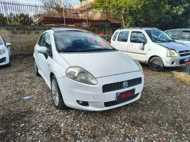 Usata Fiat Grande Punto Sport 90 CV (66 kW) 2007 Bianco Utilitaria