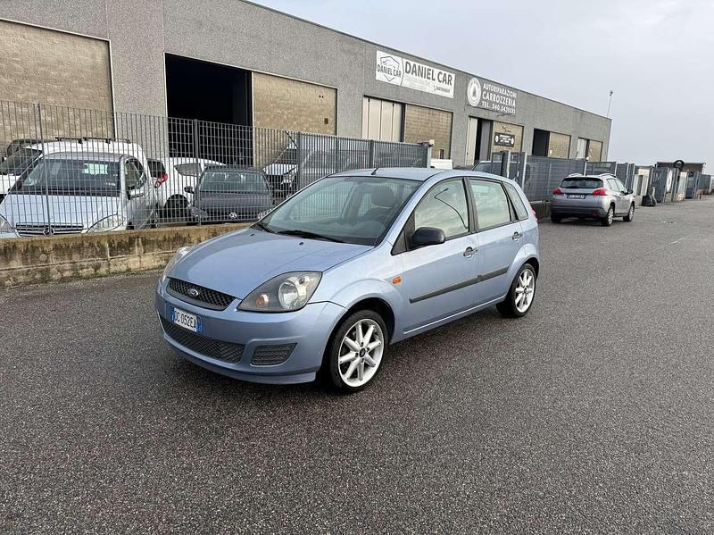 Usata Ford Fiesta Collection 75 CV (55 kW) 2006 Blu/azzurro Berlina