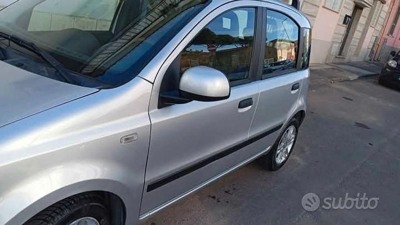 Grigio Usata 2010 Fiat Panda Due volumi | 5000 € (Cara) - Immagine 1/4