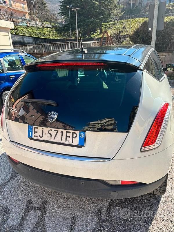 Usata Lancia Delta 105 CV (77 kW) 2011 Bianco Utilitaria