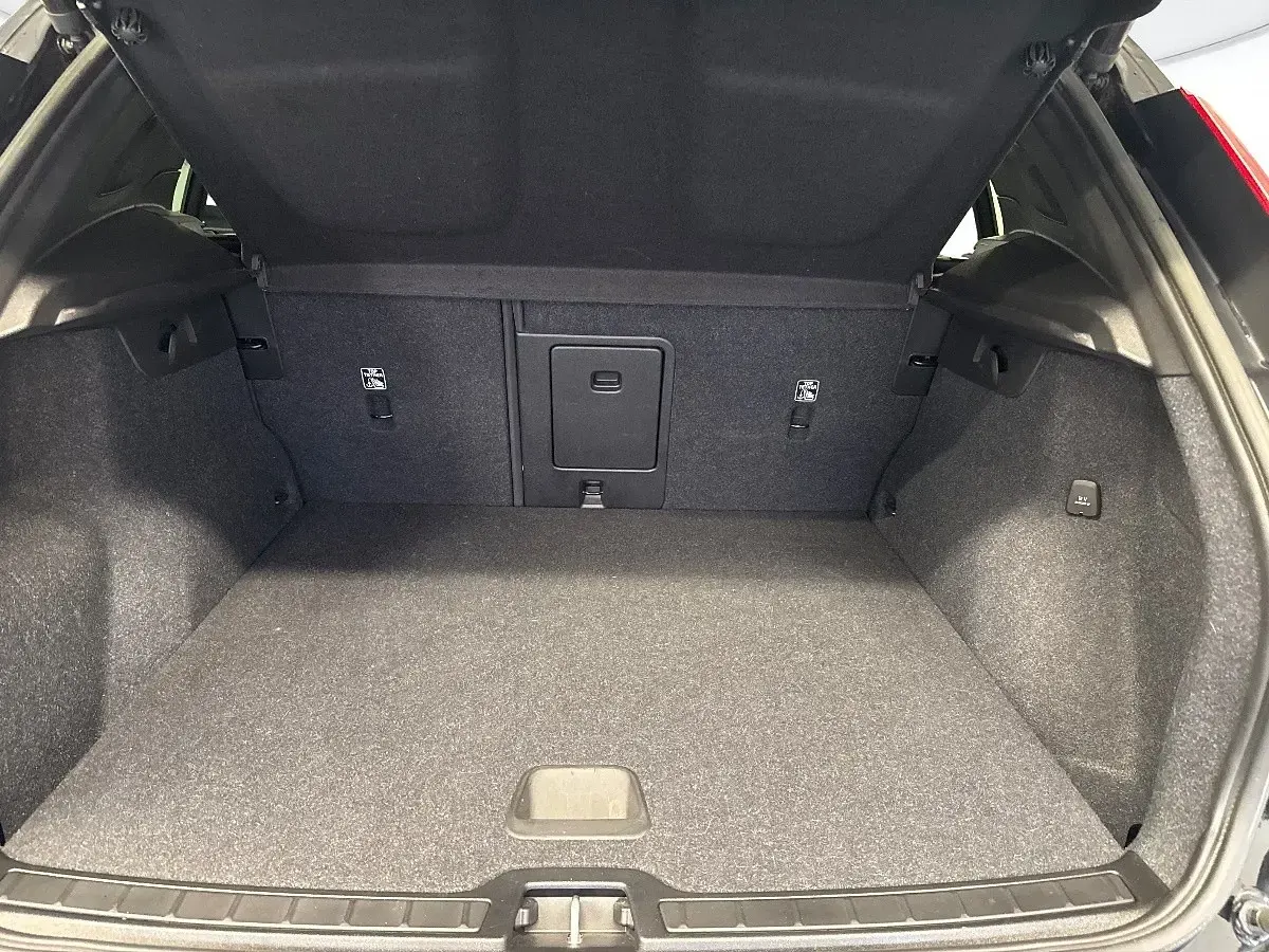 Usata Volvo XC40 Core 129 CV (94 kW) 2022 Nero SUV