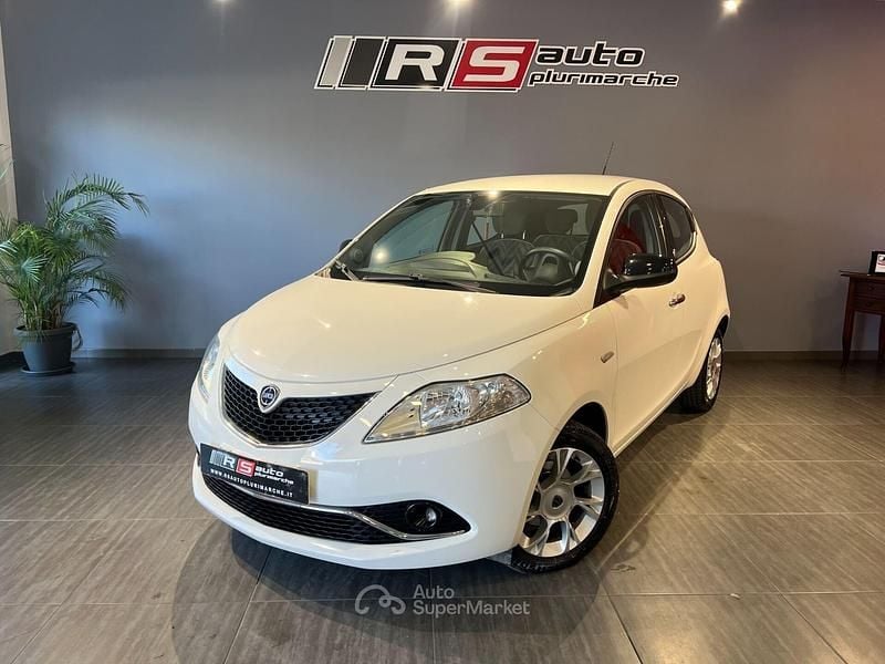 Usata Lancia Ypsilon Gold 69 CV (50 kW) 2016 Bianco Utilitaria