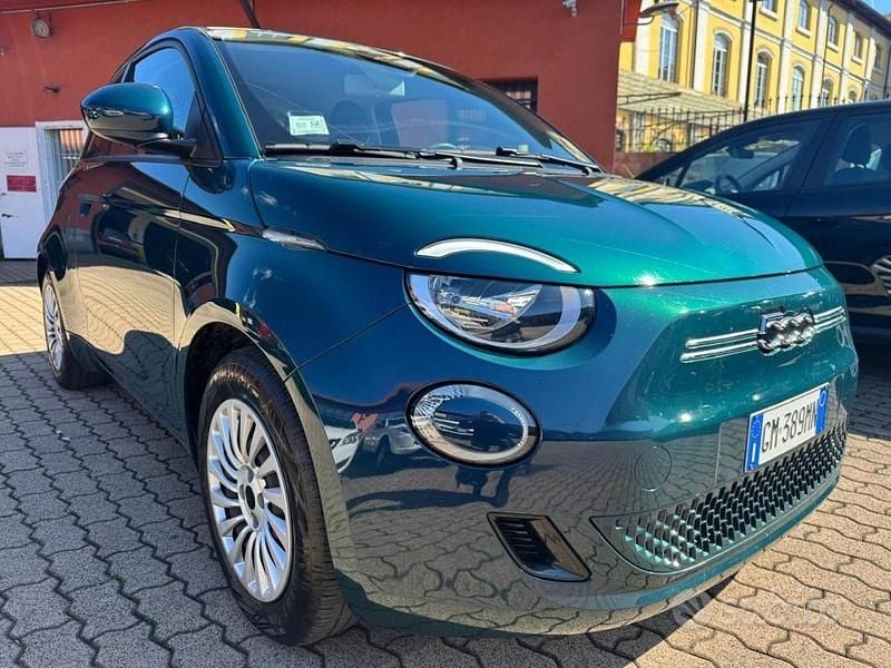 Usata Fiat 500e 86 kW (118 CV) 2023 Blu Berlina