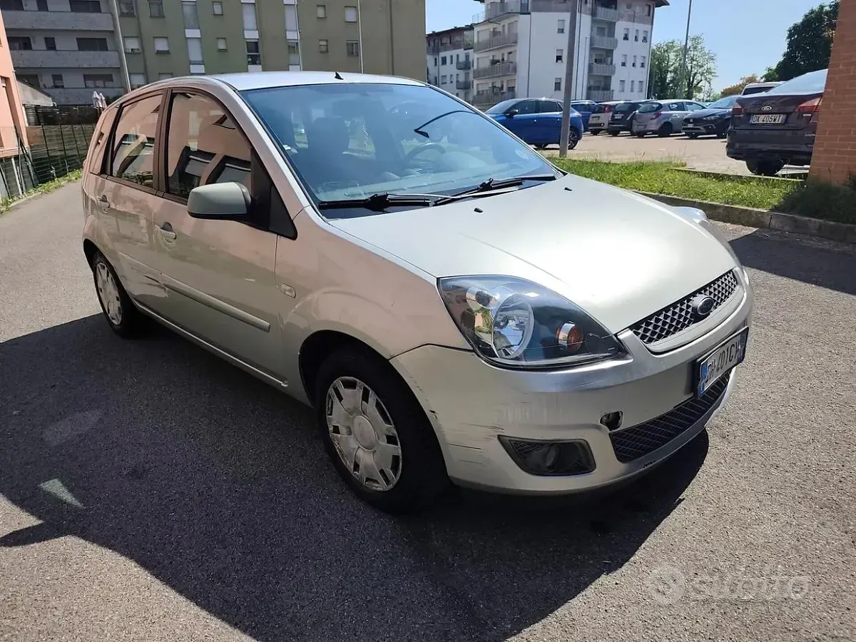 Gebraucht Ford Fiesta 75 PS (55 kW) 2007 Grau Kleinwagen