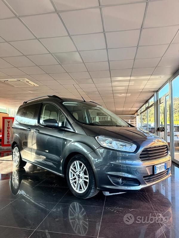 Usata Ford Tourneo Courier Titanium 75 CV (55 kW) 2018 Grigio Monovolume