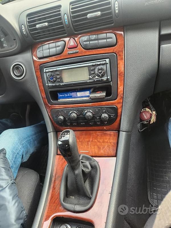 Usata Mercedes C220 143 CV (105 kW) 2001 Nero Berlina