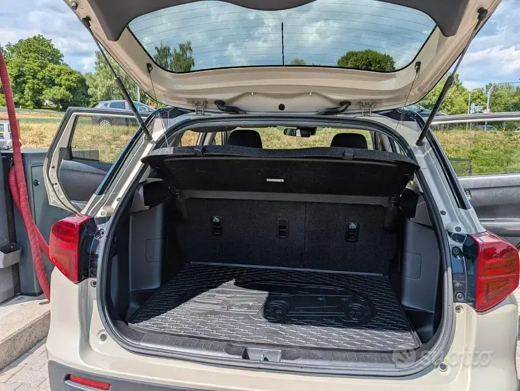 Usata Suzuki Vitara 111 CV (81 kW) 2019 Beige SUV