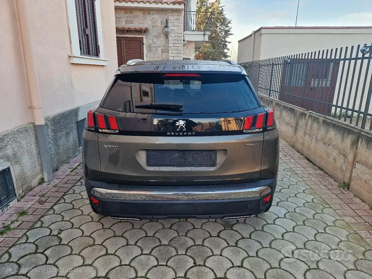 Usata Peugeot 3008 GT-line 131 CV (96 kW) 2019 Verde SUV