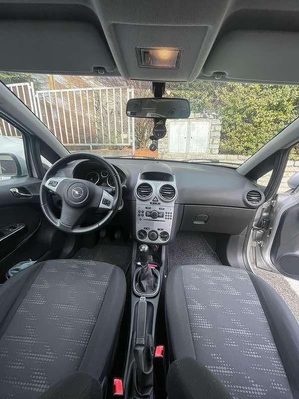 Usata Opel Corsa 75 CV (55 kW) 2012 Argento Utilitaria