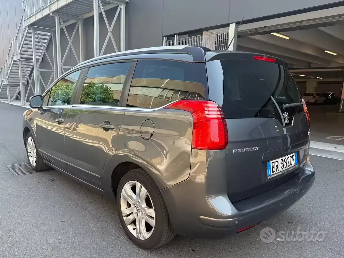 Usata Peugeot 5008 120 CV (88 kW) 2013 Grigio Monovolume