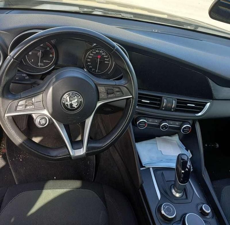 Usata Alfa Romeo Giulia 150 CV (110 kW) 2016 Grigio Berlina