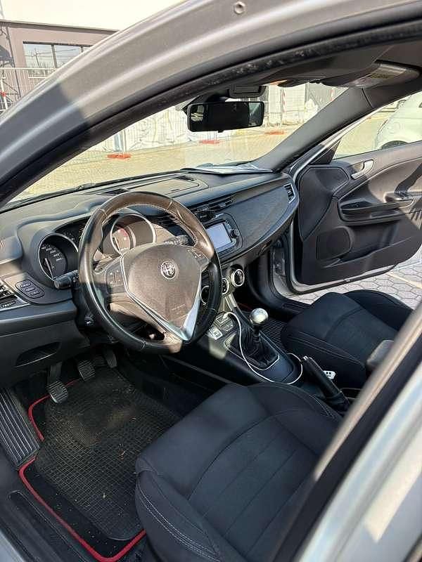 Usata Alfa Romeo Giulietta Business 120 CV (88 kW) 2016 Argento Utilitaria