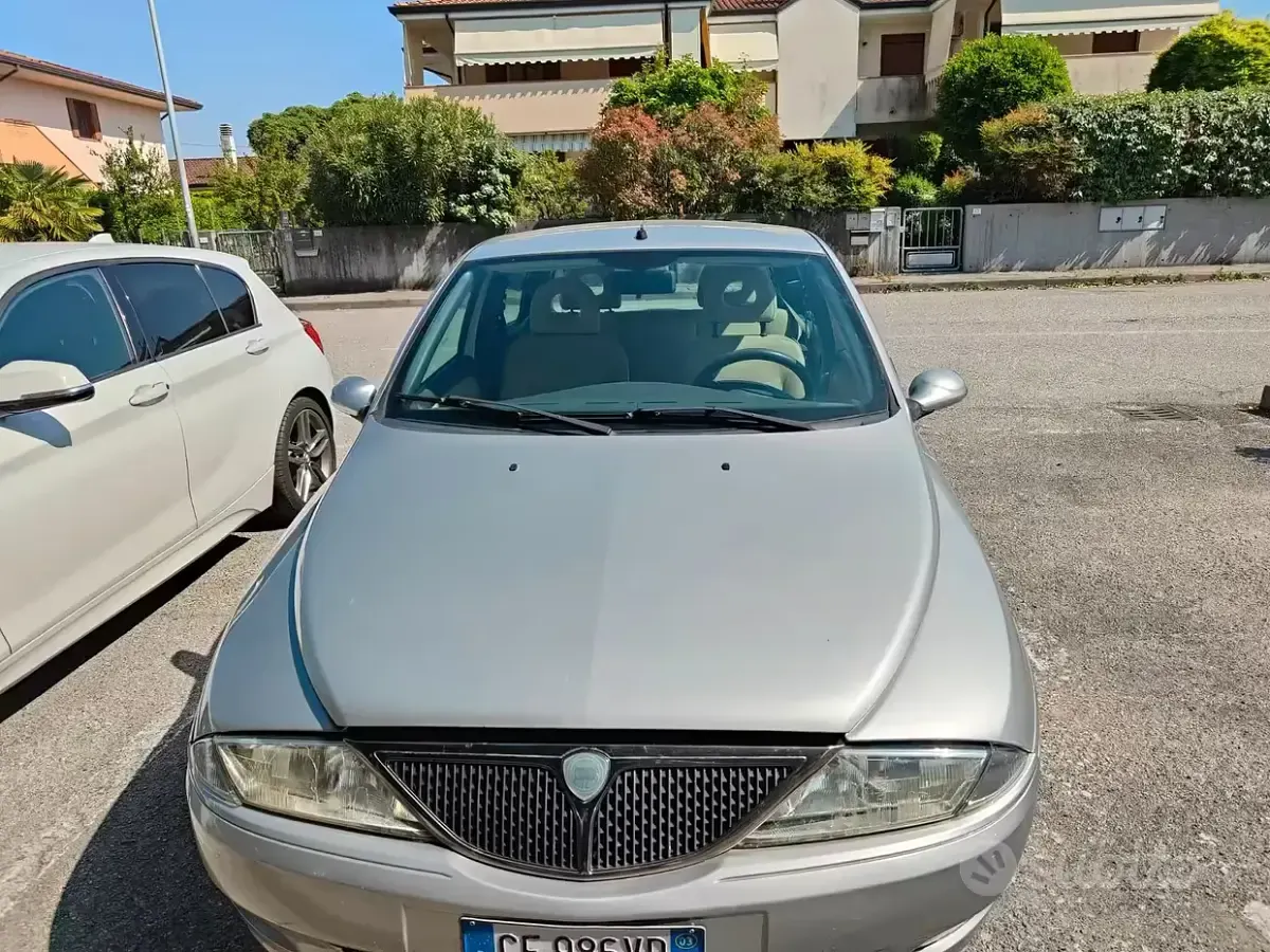 Usata Lancia Ypsilon 80 CV (58 kW) 2003 Grigio Utilitaria