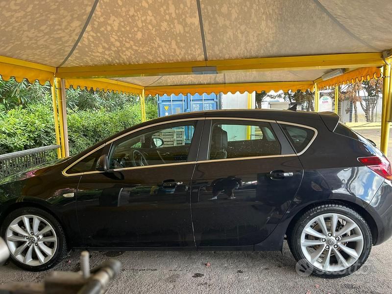 Usata Opel Astra Cabriolet 110 CV (80 kW) 2010 Nero Cabrio