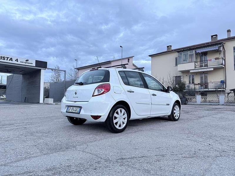 Usata Renault Clio II Dynamique 95 CV (69 kW) 2009 Berlina