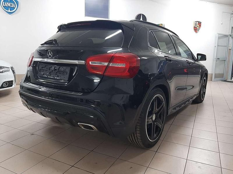 Usata Mercedes GLA180 Premium 109 CV (80 kW) 2017 Nero SUV
