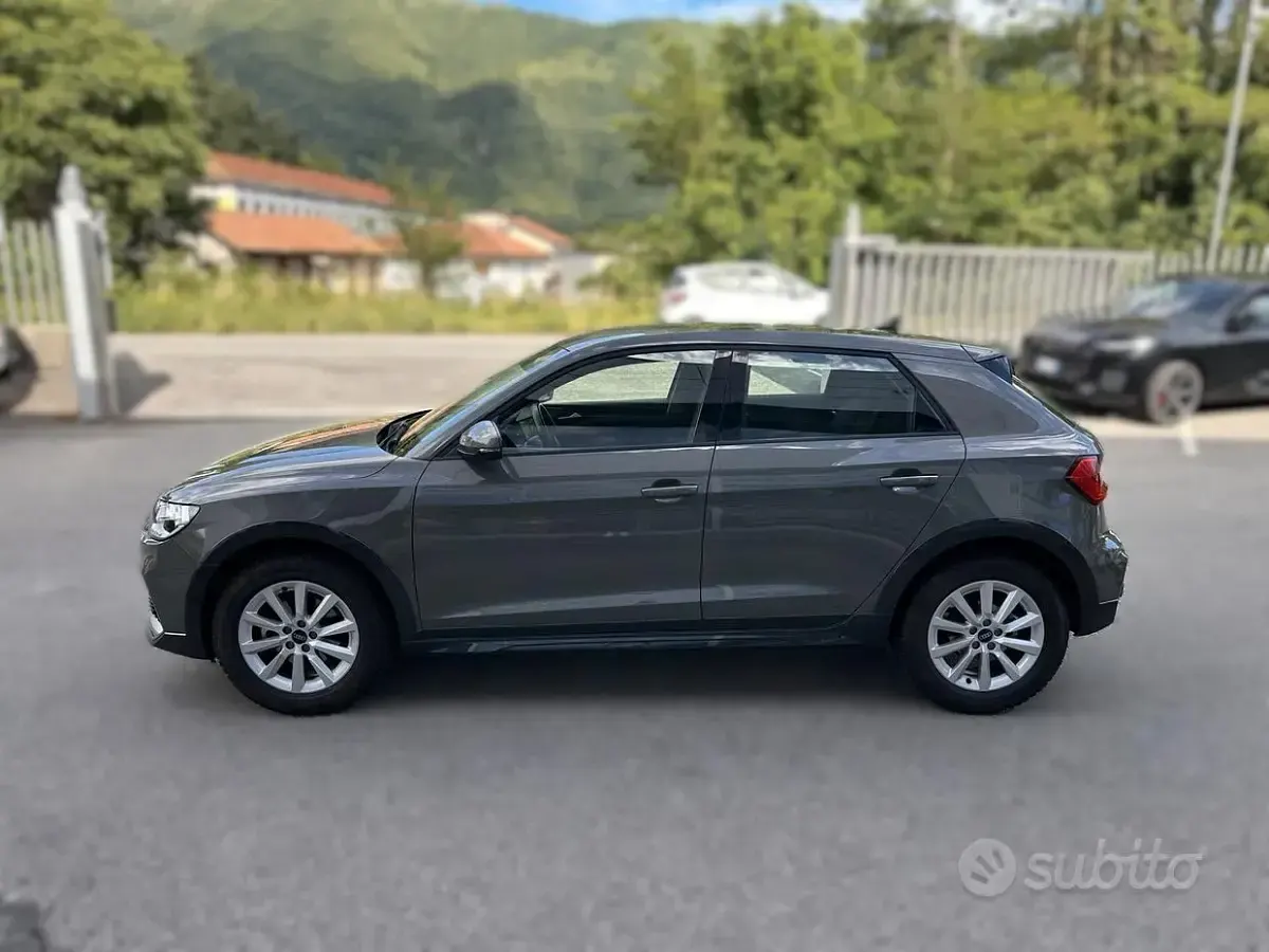 Usata Audi A1 Business 110 CV (80 kW) 2024 Grigio SUV