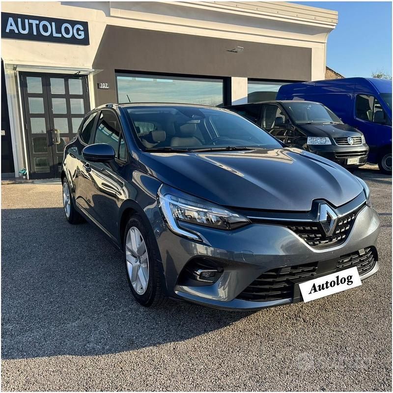 Begagnad Renault Clio V Business 91 HK (66 kW) 2022 Grå Halvkombi