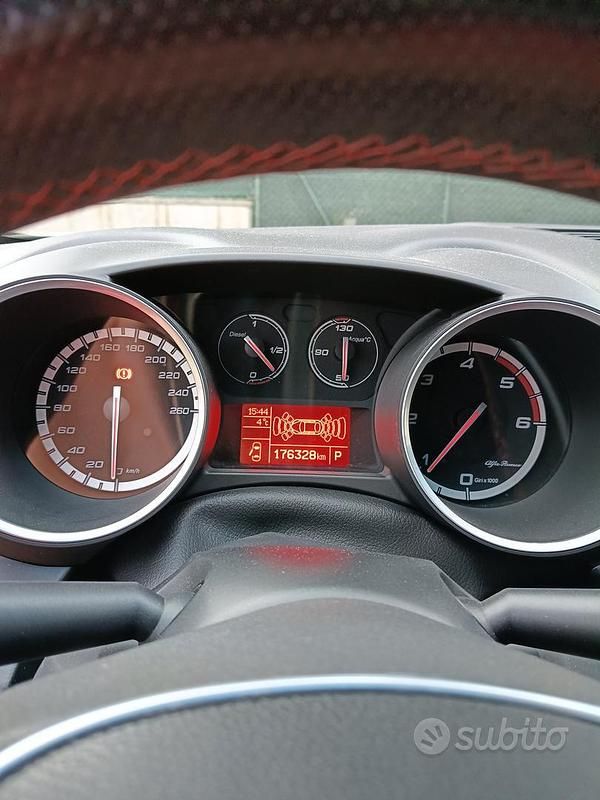 Usata Alfa Romeo Giulietta Distinctive 175 CV (128 kW) 2014 Bianco Berlina