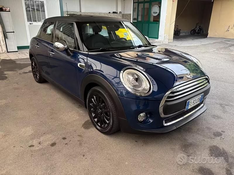 Usata Mini Cooper 101 CV (74 kW) 2017 Blu Utilitaria