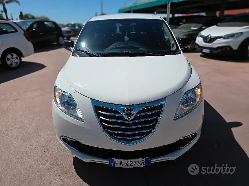 Usata Lancia Ypsilon Gold 95 CV (69 kW) 2015 Bianco Utilitaria