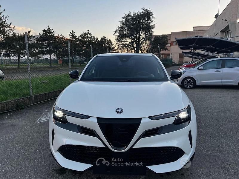 Nuova Alfa Romeo Junior 145 CV (106 kW) 2025 Bianco SUV