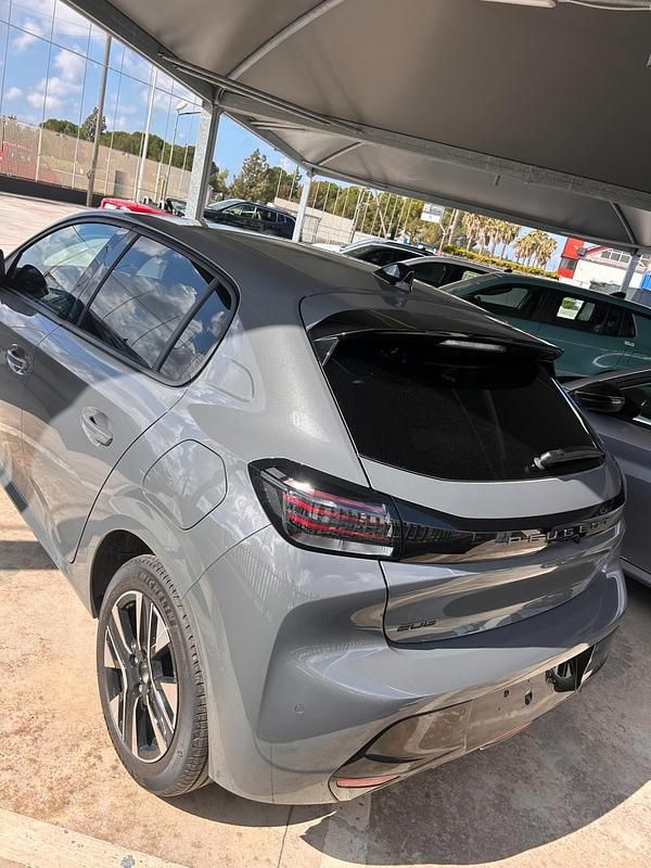 Nuova Peugeot 208 Allure 100 CV (73 kW) 2025 Grigio Utilitaria