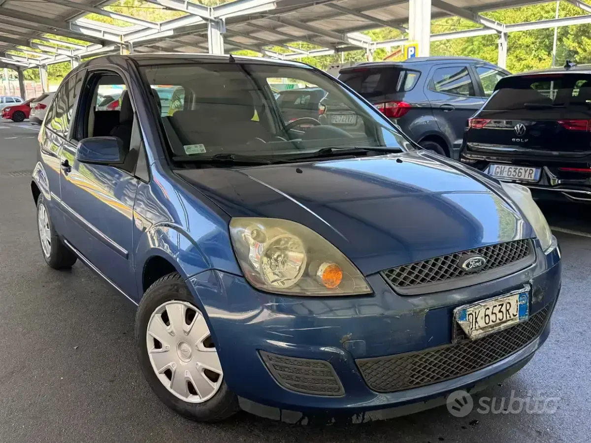 Usata Ford Fiesta Ghia 75 CV (55 kW) 2007 Blu Utilitaria