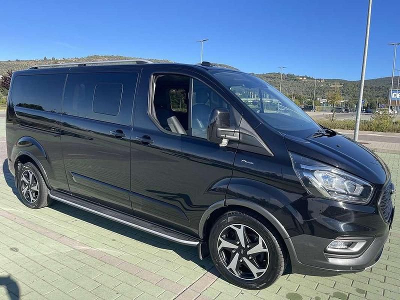 Usata Ford Tourneo Active 170 CV (125 kW) 2024 Nero Monovolume