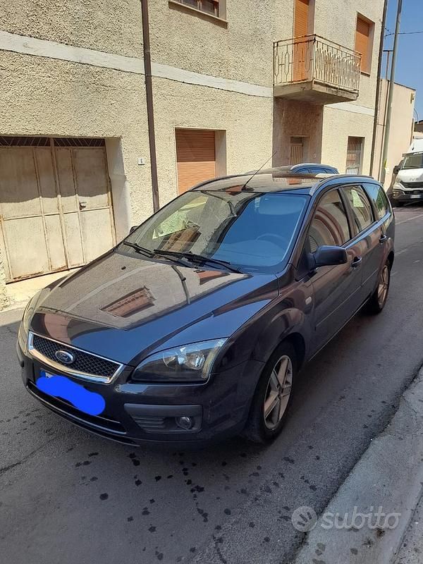 Usata Ford Focus 90 CV (66 kW) 2006 Grigio Station wagon