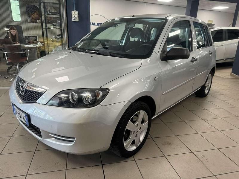 Usata Mazda 2 Style 75 CV (55 kW) 2006 Argento Utilitaria