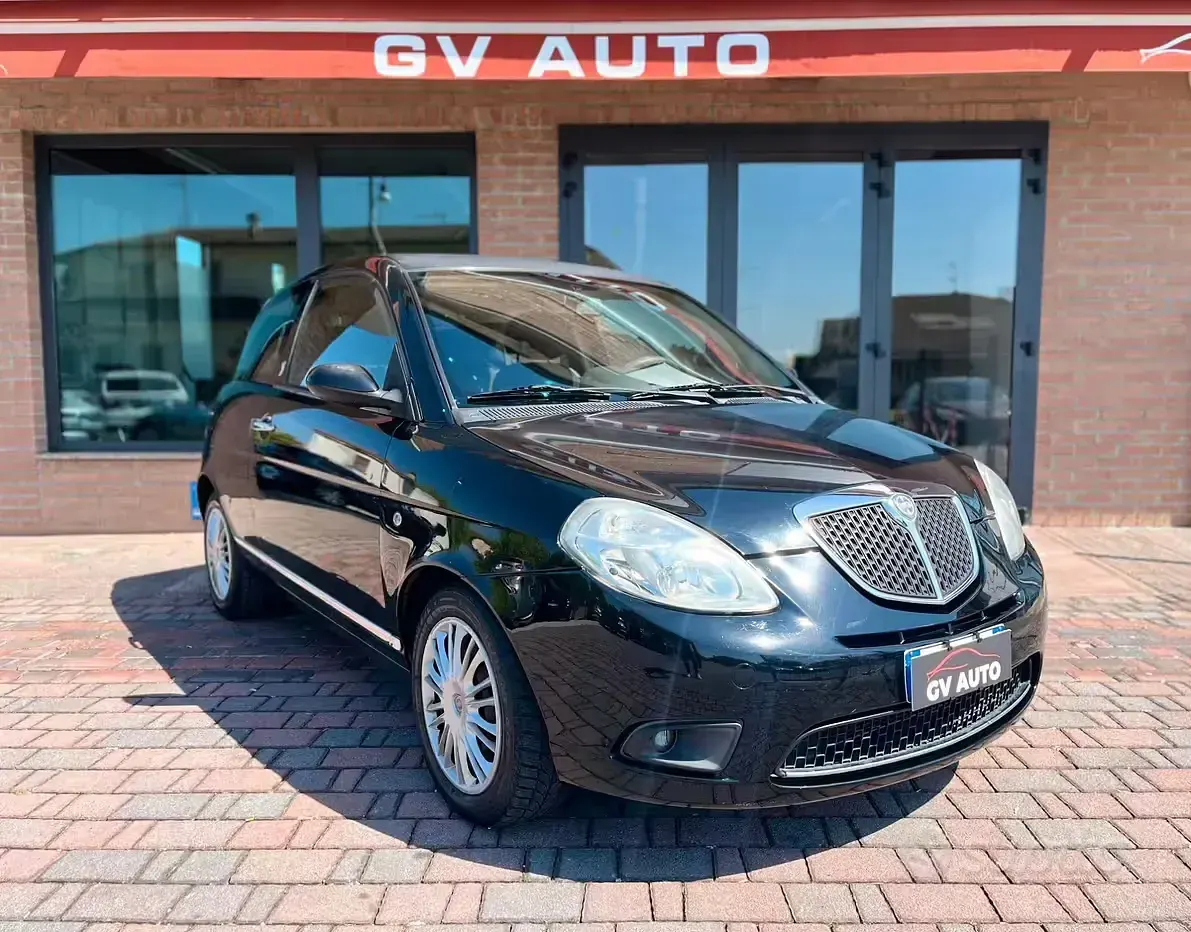 Usata Lancia Ypsilon 60 CV (44 kW) 2008 Nero Utilitaria