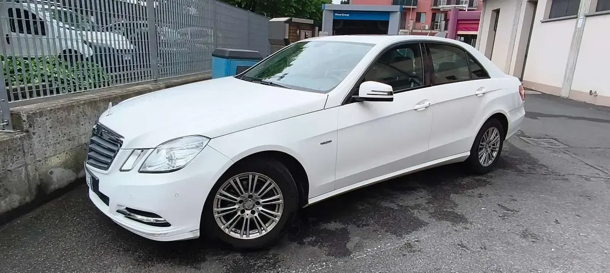 Usata Mercedes E200 Executive 136 CV (100 kW) 2011 Bianco Berlina