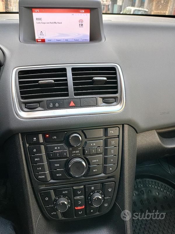 Usata Opel Meriva 120 CV (88 kW) 2015 Nero Monovolume