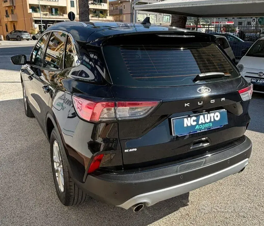 Usata Ford Kuga Titanium 120 CV (88 kW) 2021 Nero SUV