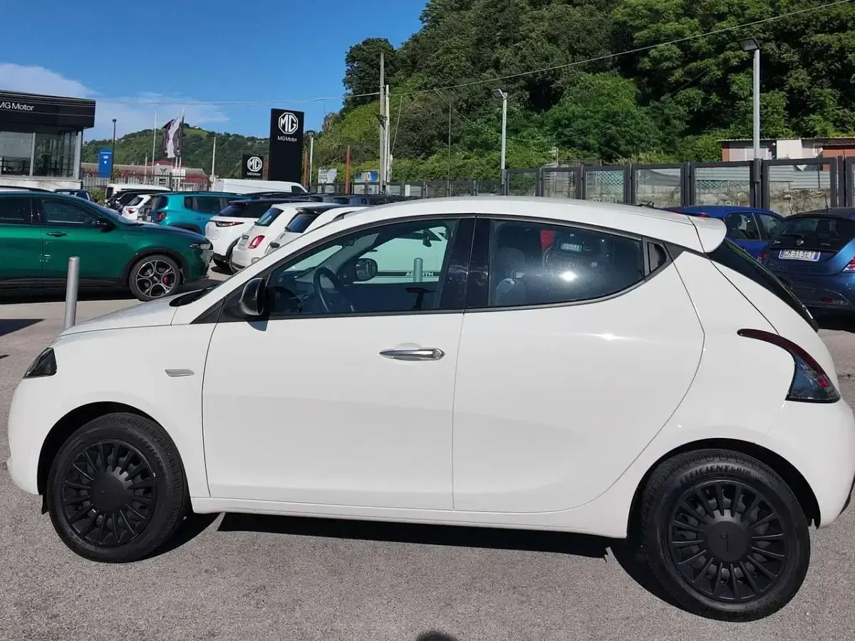 Usata Lancia Ypsilon Silver 69 CV (50 kW) 2023 Bianco Utilitaria