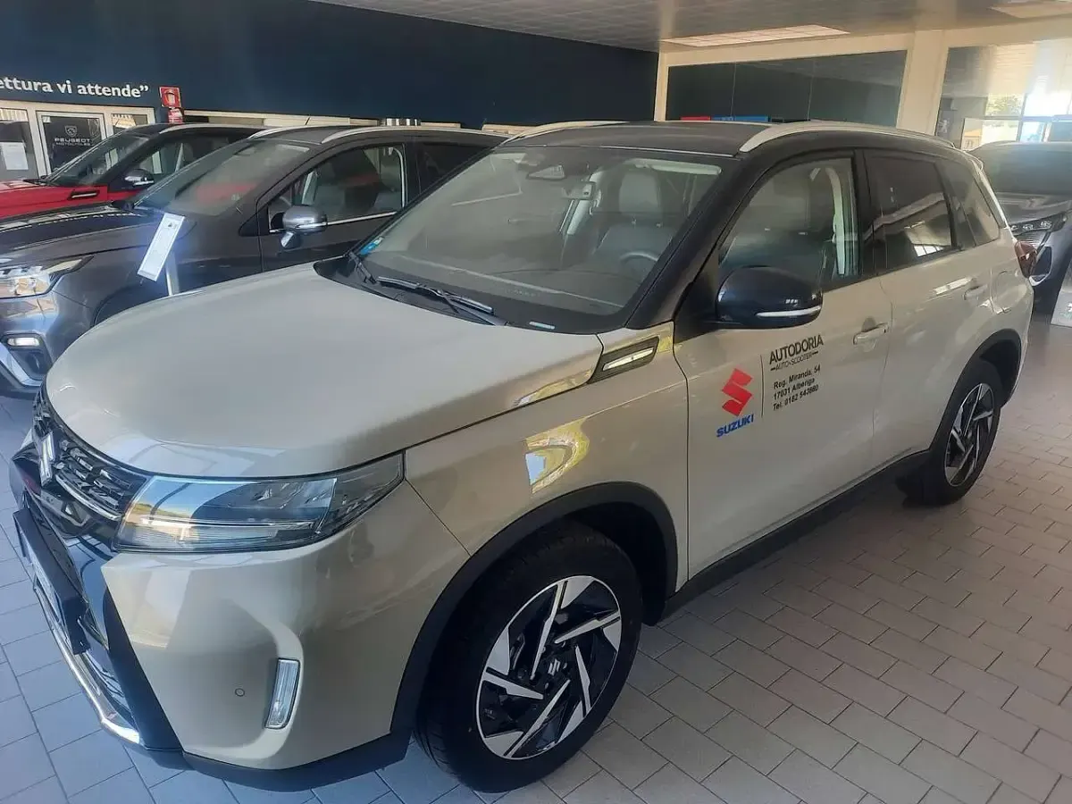 Usata Suzuki Vitara 102 CV (75 kW) 2025 Avorio tetto nero SUV