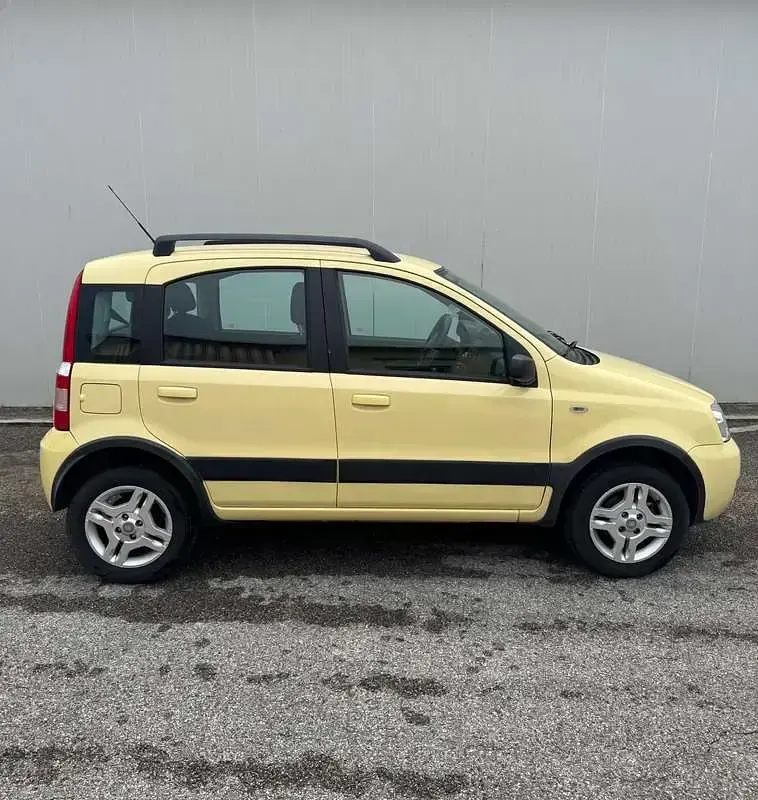 Usata Fiat Panda Climbing 60 CV (44 kW) 2008 Giallo Utilitaria