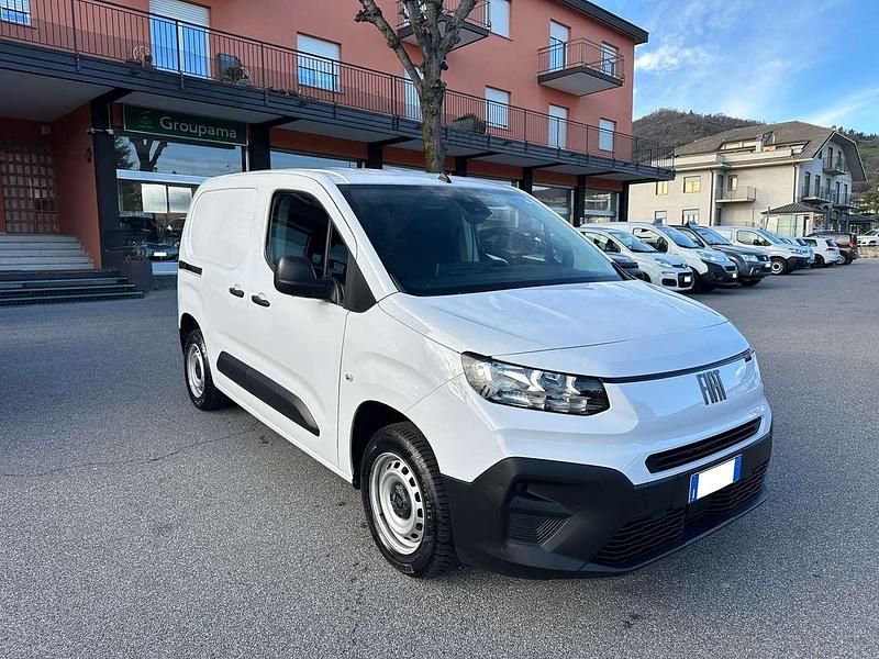 Usata Fiat Doblò 101 CV (74 kW) 2024 Bianco Monovolume