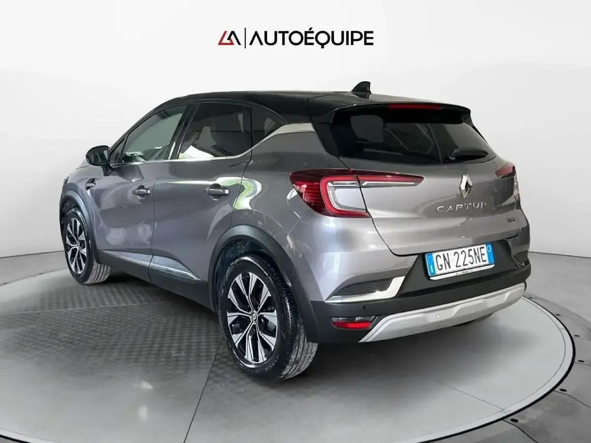 Usata Renault Captur Techno 143 CV (105 kW) 2023 Grigio SUV