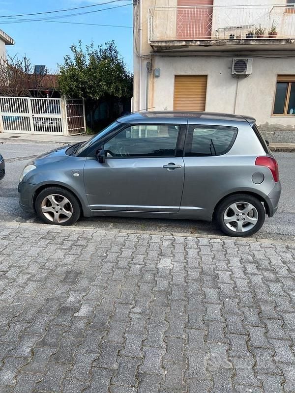 Usata Suzuki Swift 92 CV (67 kW) 2005 Grigio Utilitaria