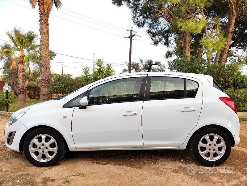 Usata Opel Corsa 86 CV (63 kW) 2013 Bianco Berlina